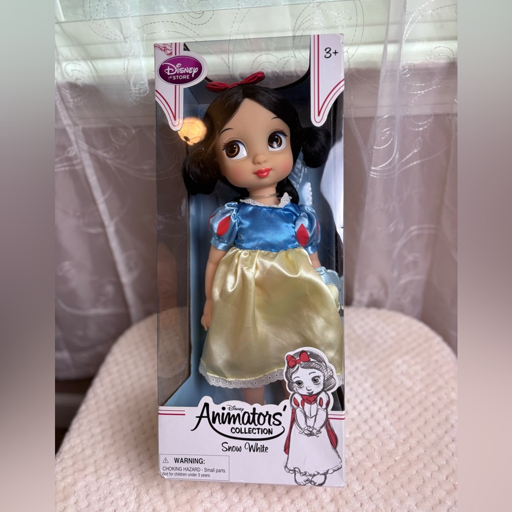 Disney Snow White Animators Collection Doll - Blue, Yellow & Red